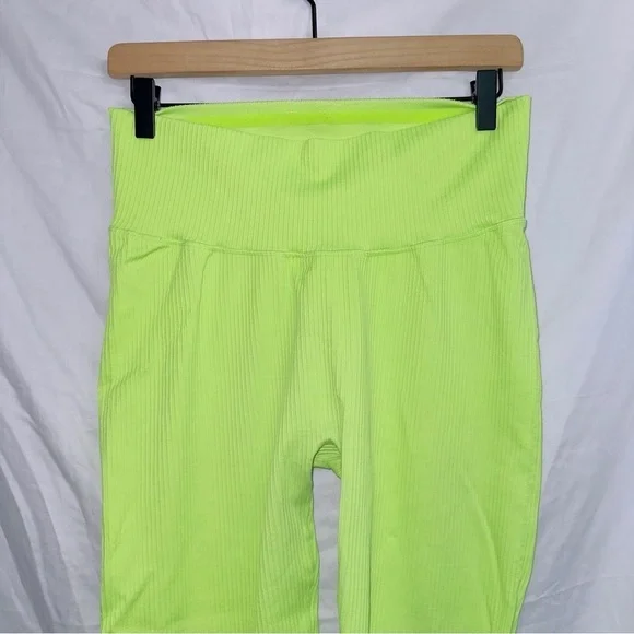 Good American Rib Seamless 7/8 Leggings in Lemon Lime size 5/6 - Picture 3 of 6